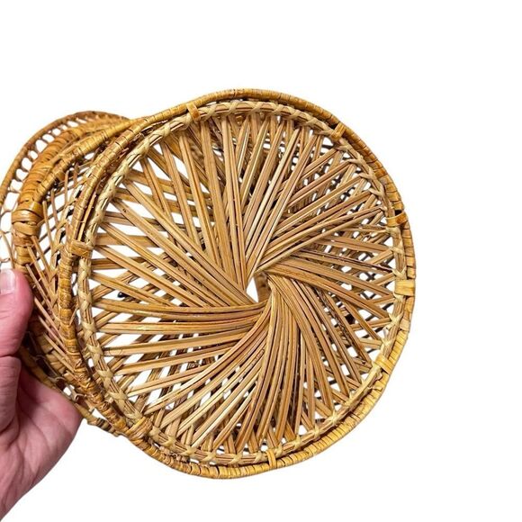 Vintage 70’s Rattan Peacock Chair Plant Pot - Picture 6 of 6